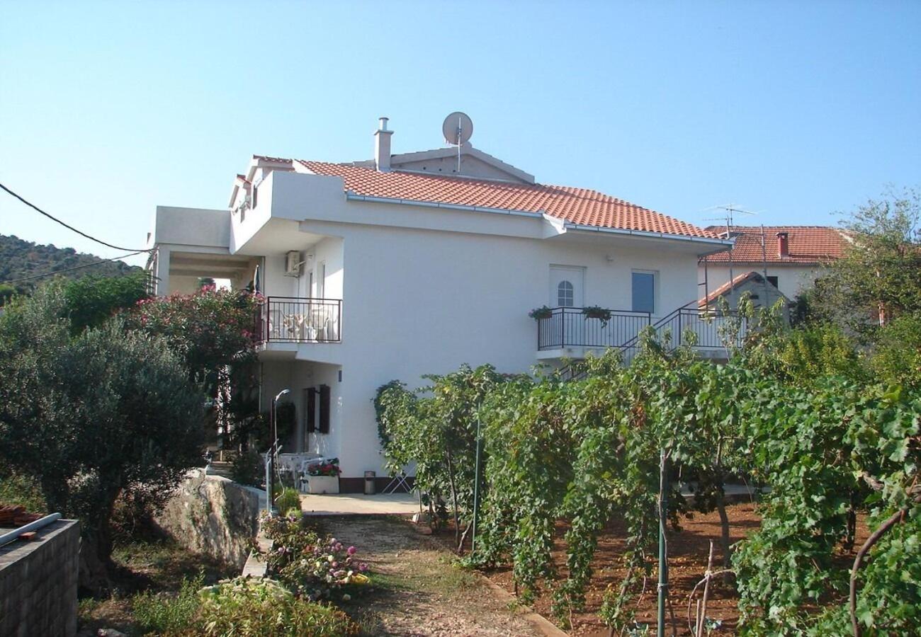 Apartment Slaven Vinišće Kültér fotó